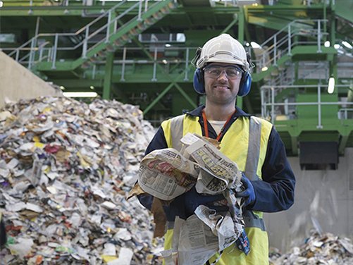Thueia Employee with waste vehicles