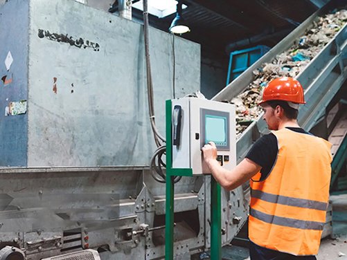Thueia Employee with waste vehicles