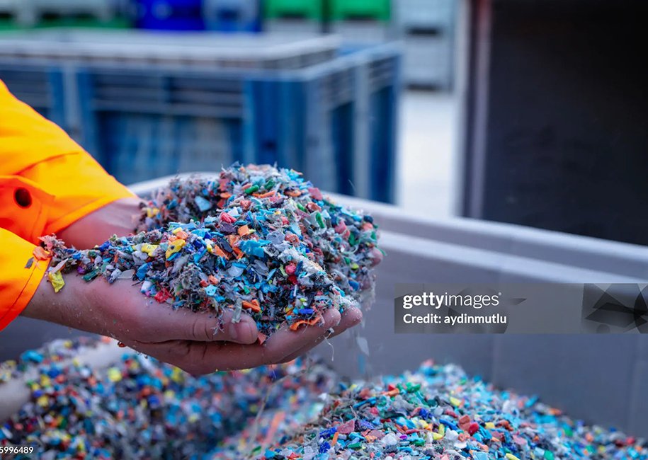 Thueia male employee in office