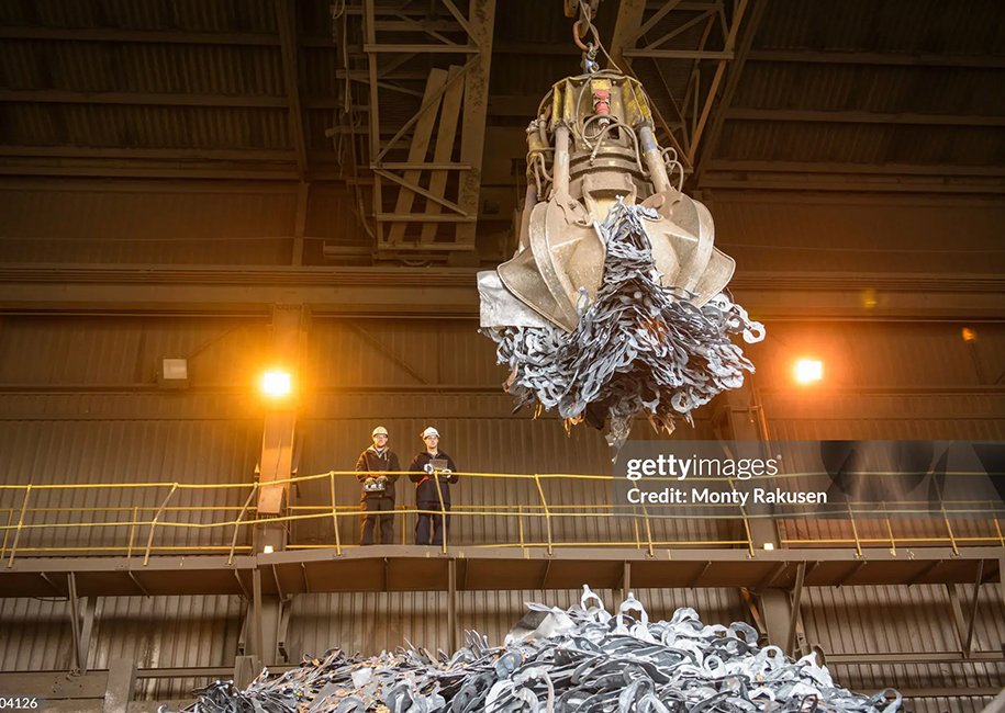 Thueia male employee in office