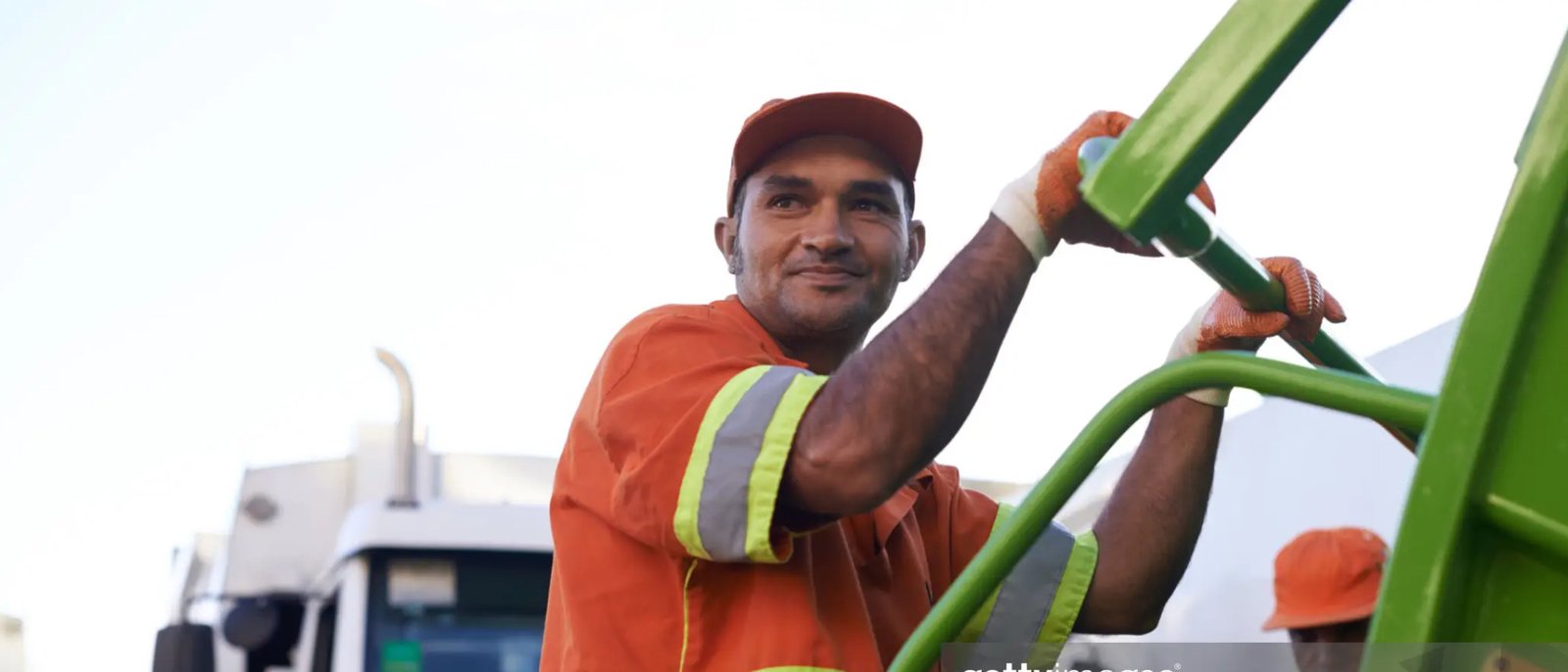 Thueia employee in facility