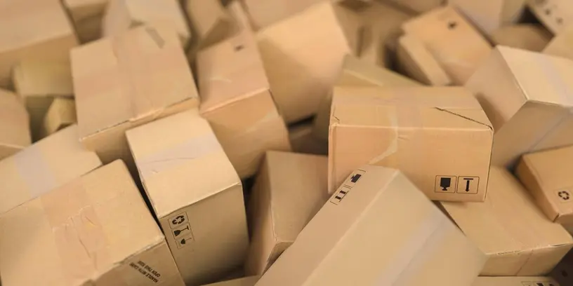 Thueia employee in facility